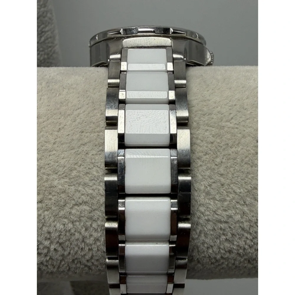 Bulova 98P124 New Battery Ladies Watch 30MM 7.5